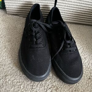 Fila Women's Canvas Sneaker Size 7 Black Classic Minimalist Walking Athleisure